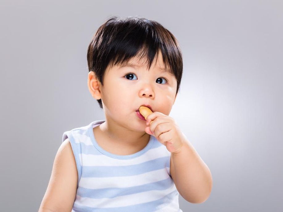 detikcom's tweet photo. Si Kecil Suka Ngemil? Pastikan Camilannya Sehat https://t.co/IZPyLn8RcW via @detikHealth https://t.co/mOgt92taW6