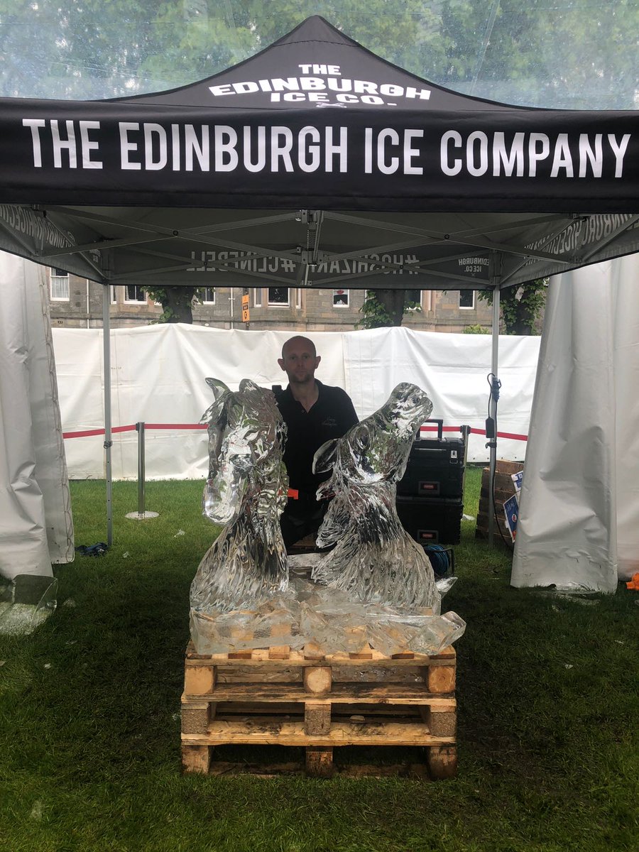 poptentsEU's tweet photo. One from the weekend where Edinburgh Ice Company carved two fantastic horses at @MusselburghRace #stoboladiesday https://t.co/sBABAWPmCB