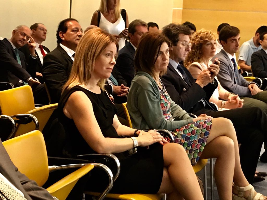 GVAhisenda's tweet image. 📢@ferrando2_clara en el lliurament dels premis #Expojoc. &quot;El sector ha crescut enormement amb les noves tecnologies, aplegant a un major nombre d&apos;usuaris. És important que l&apos;administració s&apos;acoste al sector&quot;.🎲