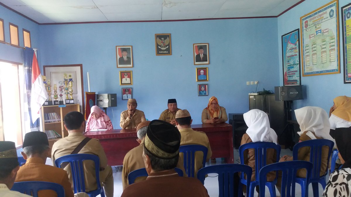 RonalDjamalu's tweet photo. Rapat koordinasi ti gkat kecamatan suwawa selatandlm rangka evaluasi penyerapan dana desa tahi 1 (20) dan pembahasan persiapan hari raya idul fitri
@jokowi 
@cakimiNOW 
@EkoSandjojo 
@TaufikMadjid_ID https://t.co/PFSg2RLQKg
