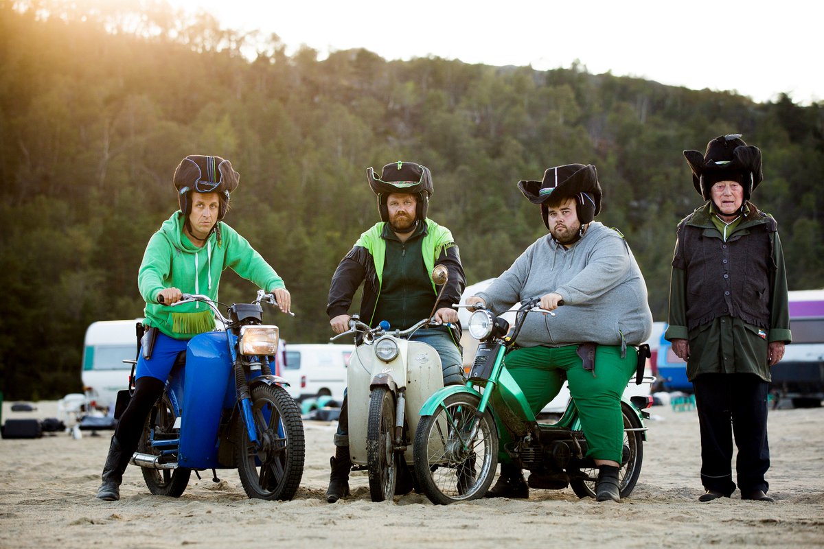 Fikk du ikke sett åpningsfilmen VANN OVER ILD i går? Se den i kveld klokka 17.45! Samtale etterpå med regissør <a href="/JoernUtkilen/">Joern Utkilen</a> , Cato Storengen og <a href="/jorgen_foss/">Jørgen Foss</a> fra filmen.