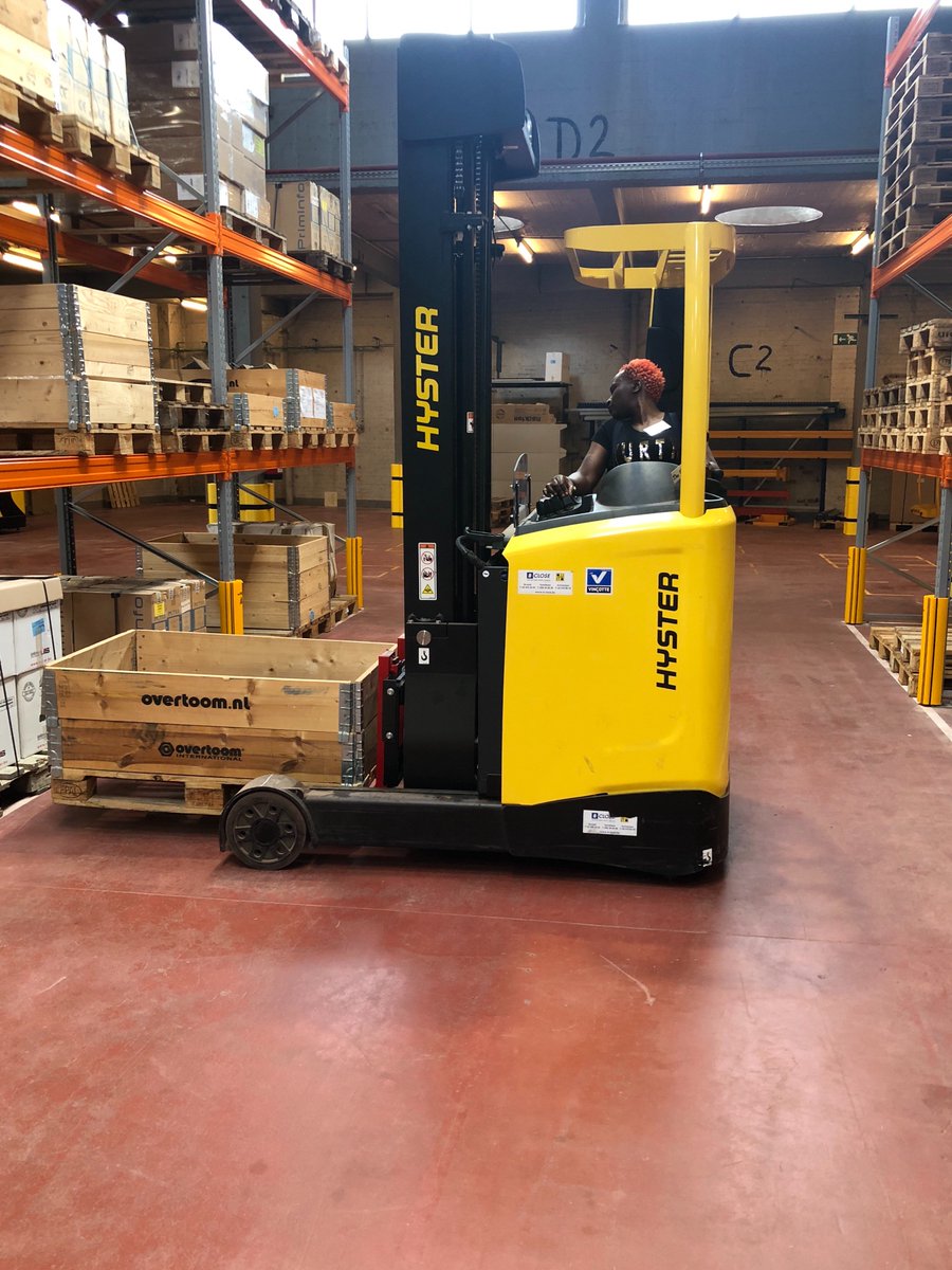 DidierGosuin's tweet image. Le secteur de la logistique n’échappe pas aux stéréotypes de genre et les femmes y sont sous-représentées. Pour y remédier @bruformation et #Interface3 ont lancé #LadiesInLogistics. Objectif : former des femmes dans des métiers typés masculins