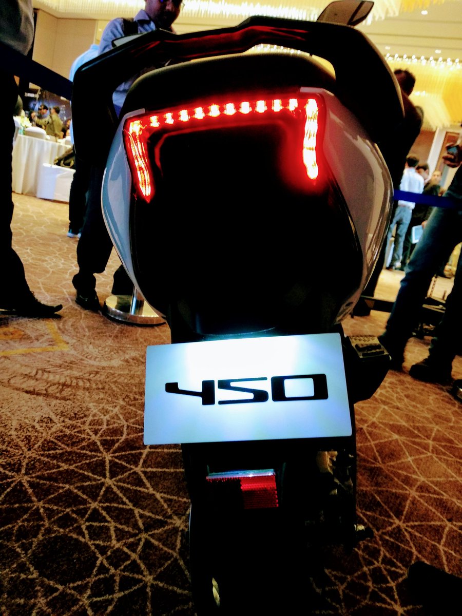 sanjivvakharia's tweet image. @atherenergy #Ather450 #ElectricScooter very sharp very sleek , designed for city launched on #WorldEnvironmentDay  #bangalore #india @tarunsmehta @swapniljain89