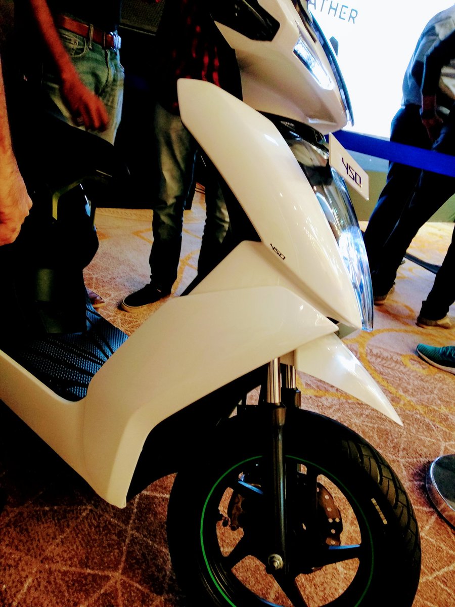sanjivvakharia's tweet image. @atherenergy #Ather450 #ElectricScooter very sharp very sleek , designed for city launched on #WorldEnvironmentDay  #bangalore #india @tarunsmehta @swapniljain89