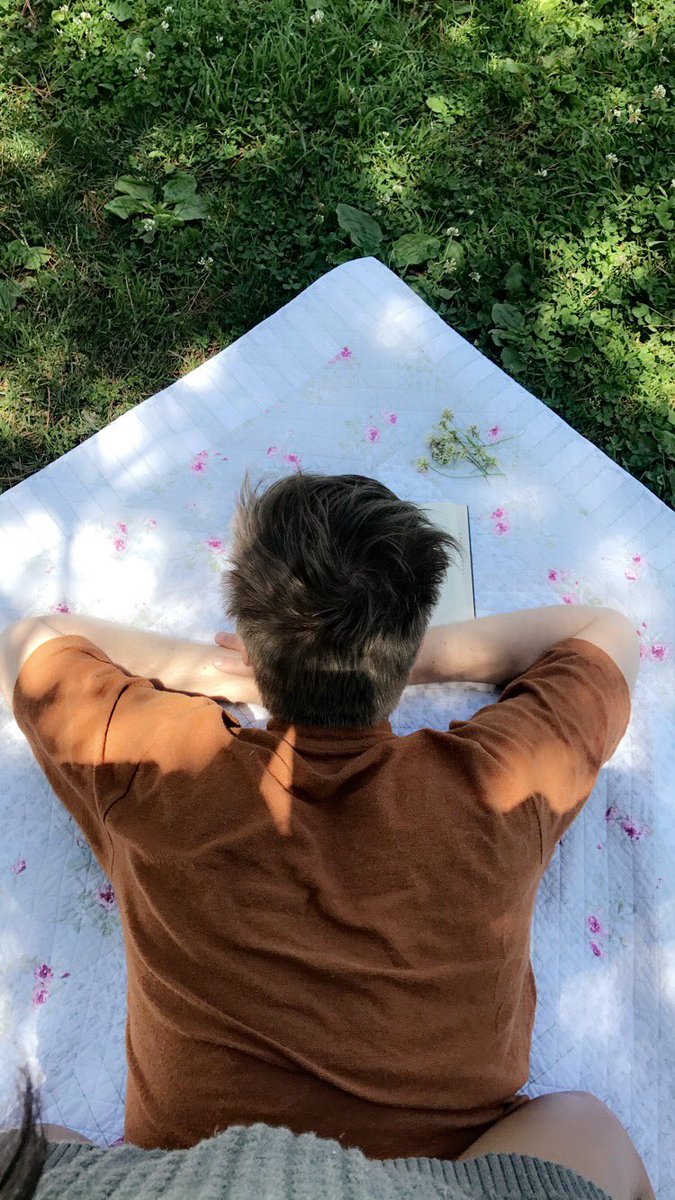 thingslidosays's tweet photo. Same blanket from Lido’s park days. Ya’ll remember this post? Any guesses as to what he’s reading? https://t.co/BUjmXpX7vl