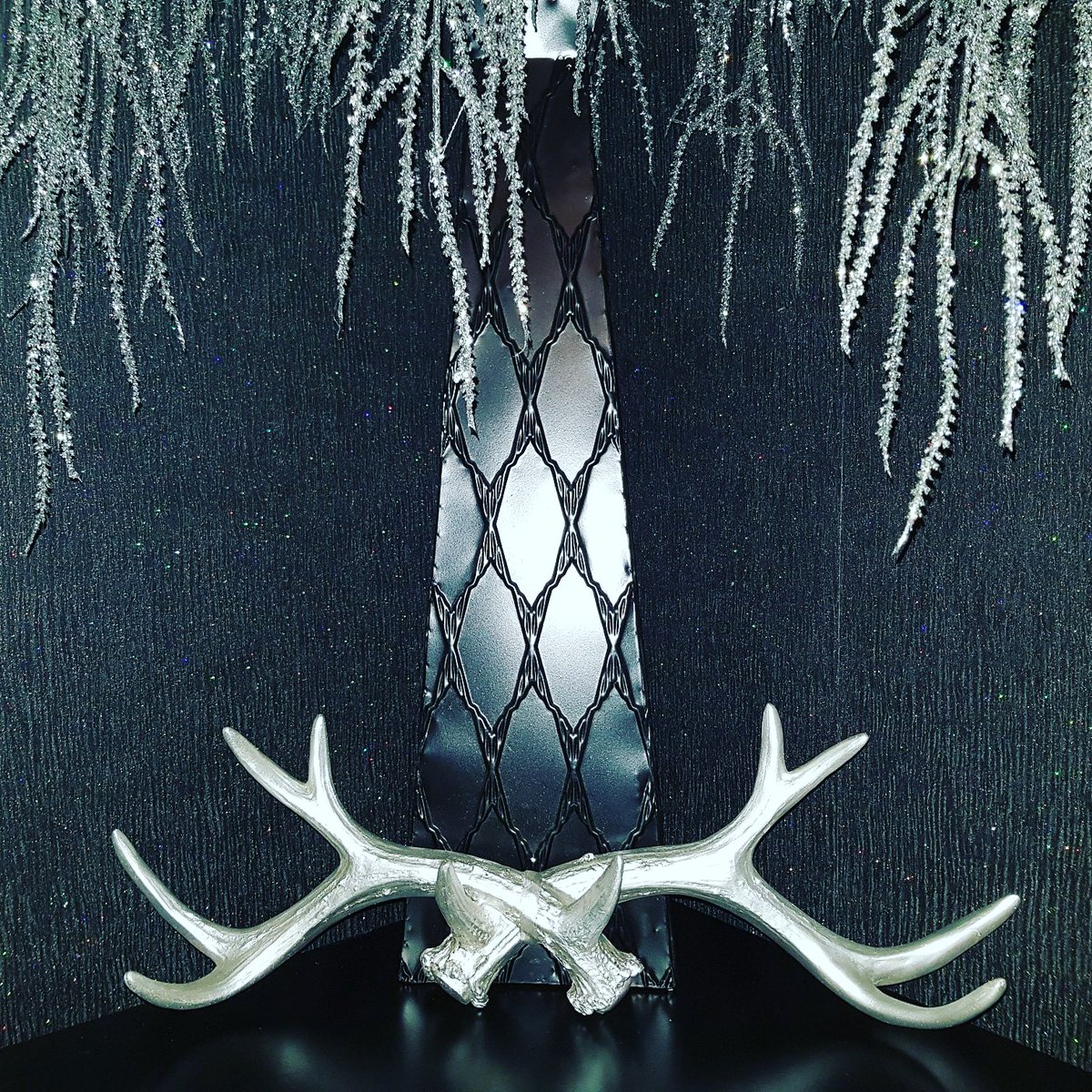 GlamAndSoul's tweet photo. Antique Silver Wall Hanging Antler
Add style to your wall for only £35 including FREE UK delivery 🥂🥂
https://t.co/XXIAfBXWMJ 
Home Accessories &amp; Giftware 💎
⭐⭐⭐⭐⭐
#GlamAndSouls #homeaccessories #giftware  #giftforhome #lovehome #lovestyle https://t.co/CznQ7c7PSY
