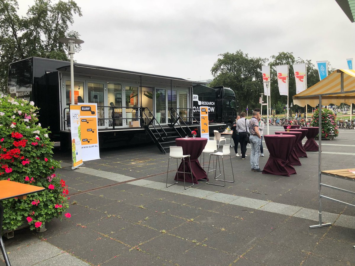 SURF_NL's tweet photo. Today we’re at @Radboud_Uni  &amp; @radboudumc with a very nice welcome, including a small research market and free french fries! Tomorrow we’ll drive to @UTwente , next week we’re at @TUeindhoven @MaastrichtU @MaastrichtUMC 
https://t.co/bw2EiREUhv #SURFResearchRoadshow https://t.co/eK7BjRVz38