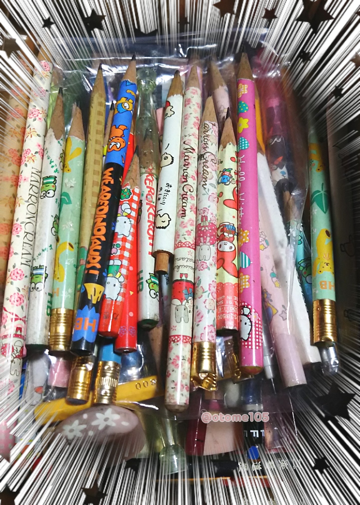 テンさん 実家で見付けた缶に入った大量の鉛筆 掃除したら沢山出てきたから一ヶ所に集めて甥っ子たちのお絵描き道具にしてるってさ 子供の頃使ってたものばかり サンリオの鉛筆懐かしいー T Co Ry7rfsxgkw Twitter