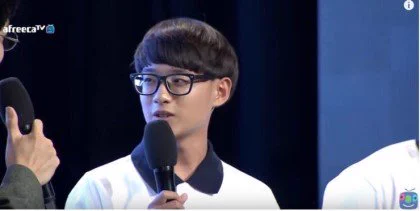 イケてない男子かと思えば・・・？　韓国プロゲーマ―の男性が眼鏡をとった姿がイケメンすぎたｗｗ