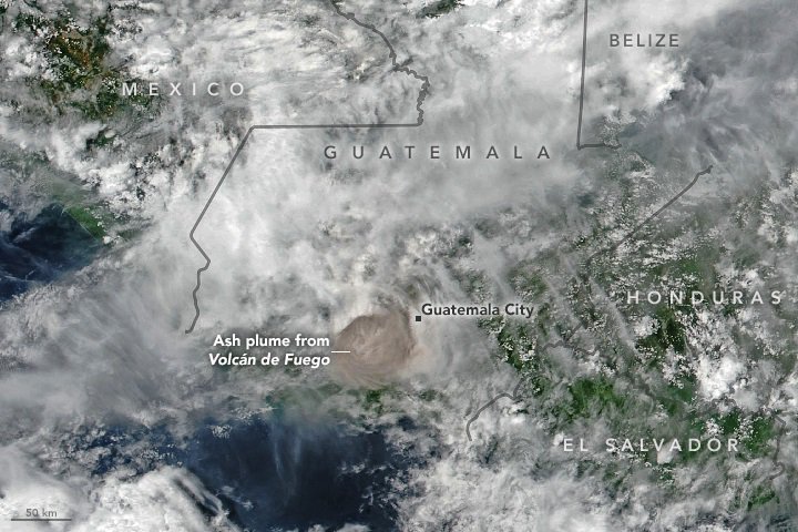 NASA показало, ка выглядит извержения вулкана в Гватемале из космоса
#вулкан #Фуэгро
focus.ua/world/399089/