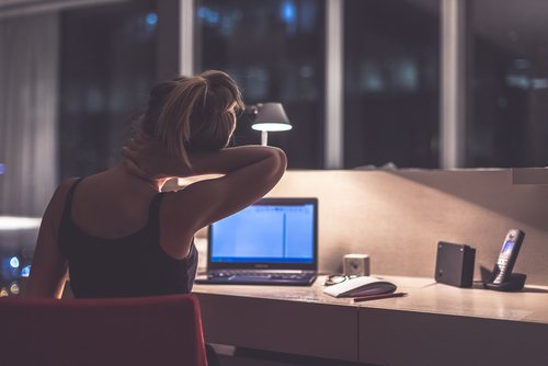 LBS's tweet photo. "Just because you can spend all night making global conference calls and doing your email doesn’t mean you should," cautions @RichardJollyLBS Follow his tips to avoid burnout https://t.co/vcMxgOdUvI https://t.co/zceanhjVGs