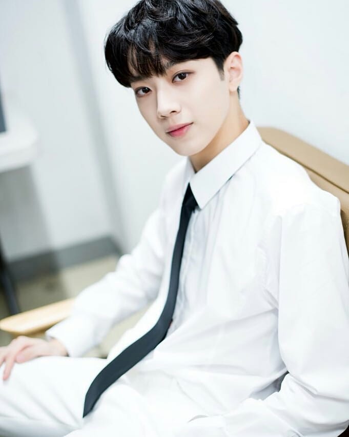 yoo28878's tweet photo. LaiKuanlin x  Dispatch HD 💙

#워너원 #워너블 #wannaone #wannable #LaiKuanlin #라이관린 https://t.co/mnGMM5WIJr