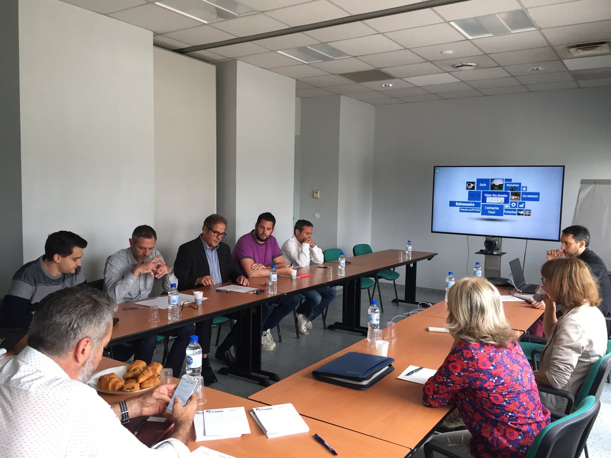 btp0726's tweet photo. 1ère bâti-rencontre autour de la cyber-sécurité, les bonnes pratiques à mettre en œuvre en entreprise expliquées par @ManuYziact du groupe @yziact partenaire https://t.co/gGKoYrxOGz