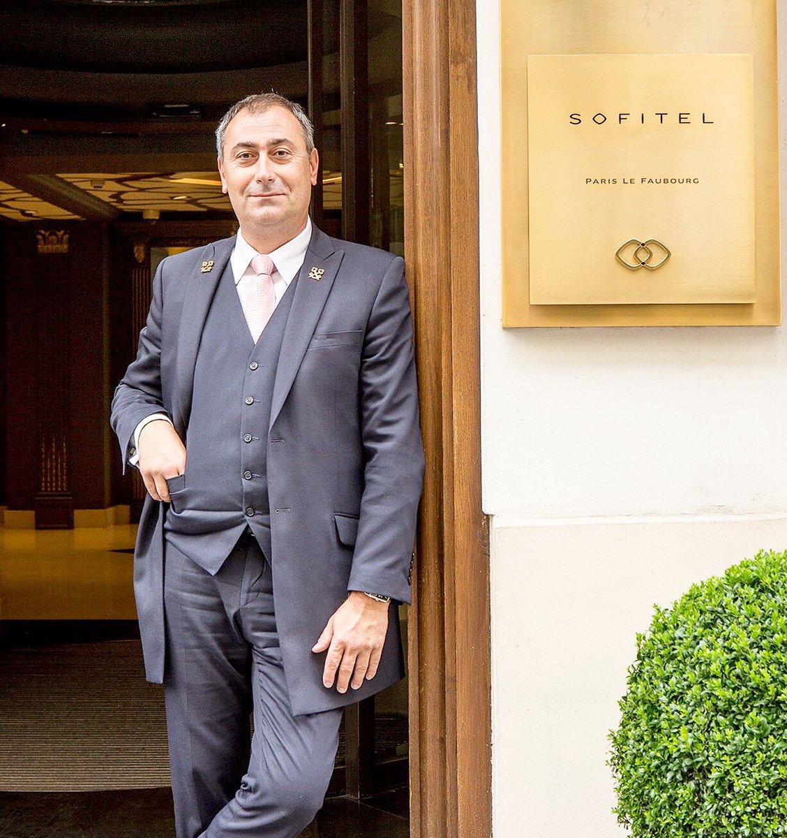 SofitelParisFbg's tweet image. Make the most of your stay thanks to Jérôme, our Clefs d’Or Chef Concierge, ultimate insider of Parisian life

#hotel #lesclefsdor #luxuryhotel #Insiders #LuxuryTravel #travel #TravelTuesday #portrait #hotel #hotels #FeelWelcome #SofitelWorld