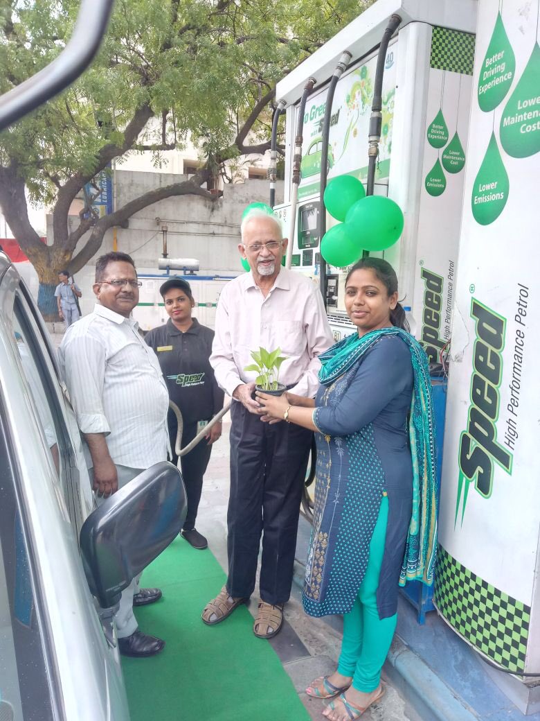 HumaFAli's tweet photo. #Wow! #Green fuel # Speed buzz on #WorldEnvironmentDay @BPGreenPark #GoGreenwithSpeed # customer awareness #gifting sapling @BPCRetailDelhi https://t.co/gHiZUuruZ3