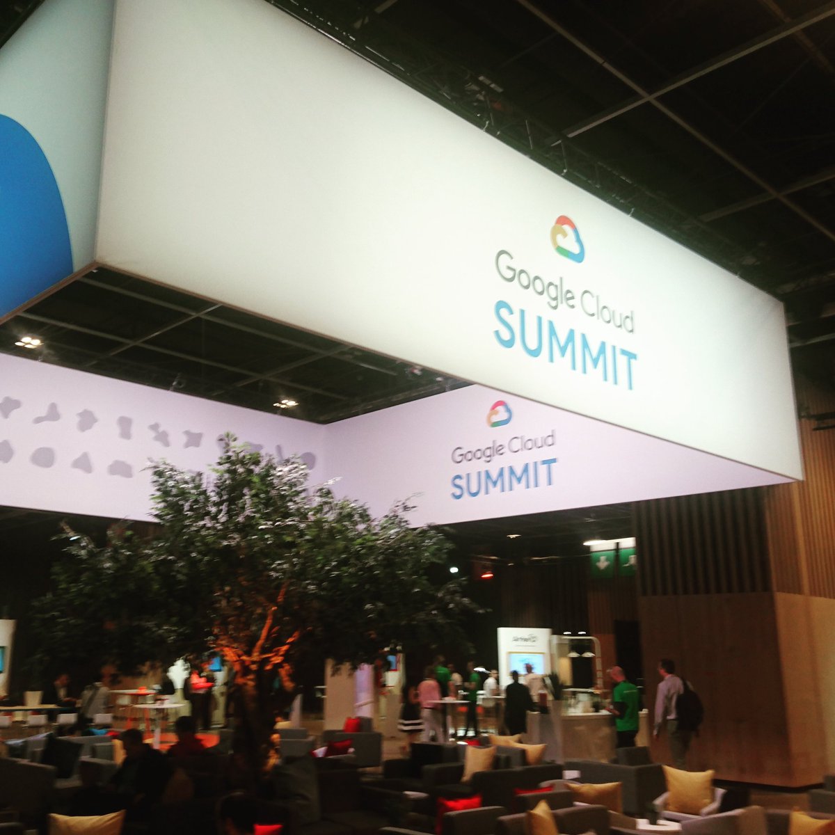 solutionsbnt's tweet photo. Let's talk #Bigdata,  #AI #CICD #DevOps and the future of the #Cloud @ #GoogleCloudSummit of #Paris #SolutionsBNT https://t.co/eqMBxyWXJr