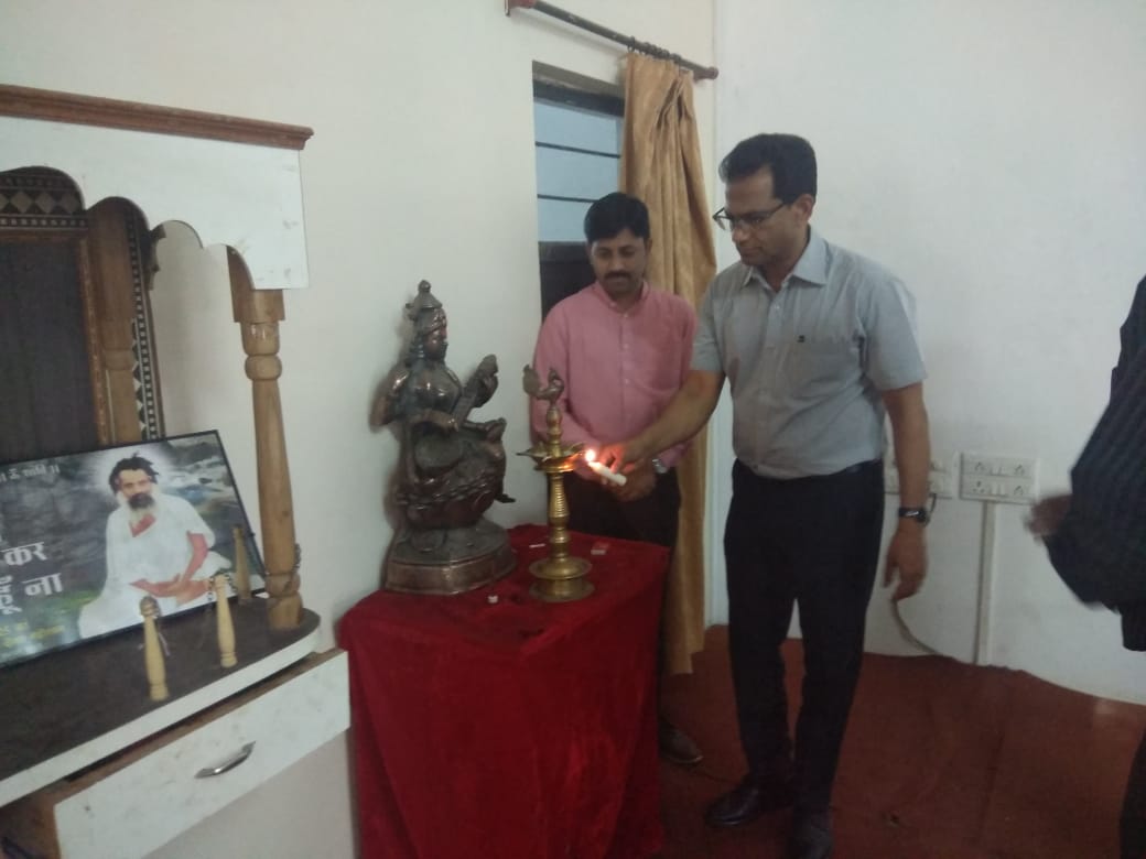 Veenasolanki044's tweet photo. #siqe Rajasthan 
Principal  education secretary  of Rajasthan  reviewed SIERT Udaipur .  Education system of Rajasthan is working strongly in Rajasthan in leadership of principal PSE . https://t.co/8EK74EuAXT