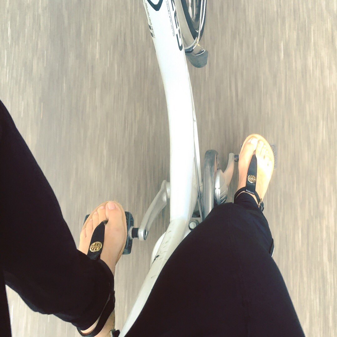 LindseyRoos's tweet photo. Op #wereldmilieudag fiets je natuurlijk gewoon naar je werk! #WorldEnvironmentDay #greenway https://t.co/45YpaRPE0Y