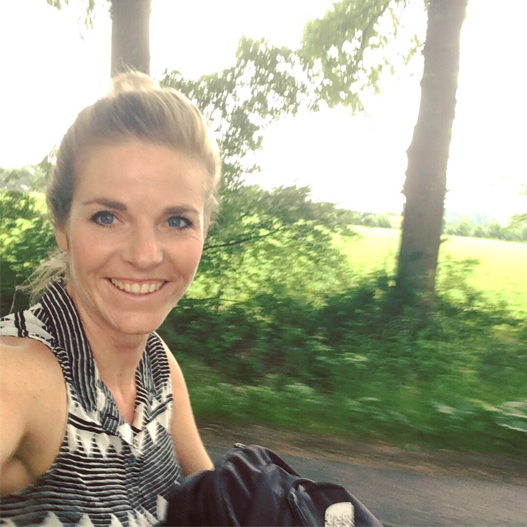 LindseyRoos's tweet photo. Op #wereldmilieudag fiets je natuurlijk gewoon naar je werk! #WorldEnvironmentDay #greenway https://t.co/45YpaRPE0Y