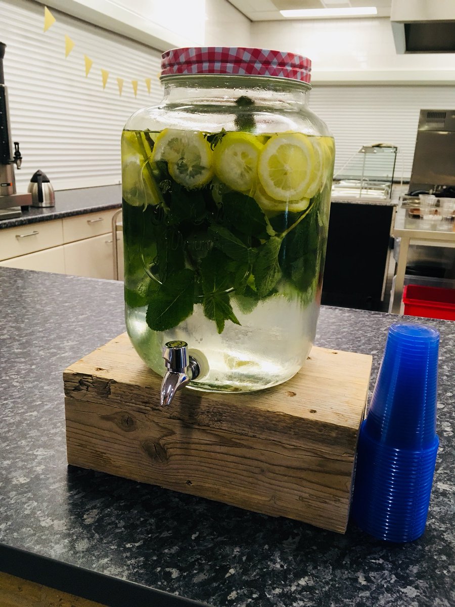 Iedere dag gratis munt/citroenwater in onze #gezondeschoolkantine #gewoongezond <a href="/vc_hardenberg/">Vechtdal College Hardenberg</a>