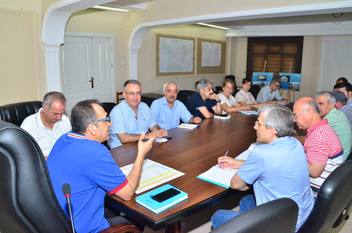 Hatay_Dsi's tweet photo. DSİ 63. Şube Müdürlüğü Toplantı Salonunda Şube Müdürü Mehmet EKİNCİ başkanlığında haftalık toplantısını   gerçekleştirdi. Kontrol mühendislerinden aktif olan işlerle ilgli  kısa bilgiler aldı. https://t.co/SgCA1QFnaB
