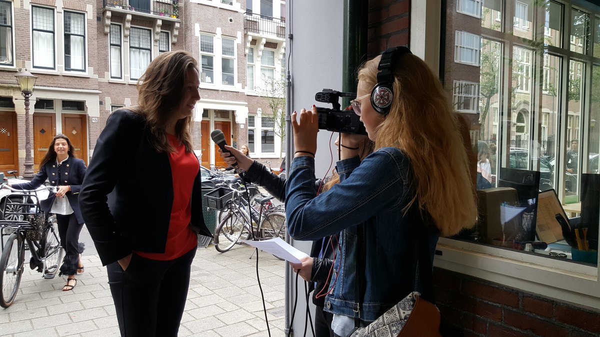 Advies van wethouder <a href="/MarjoleinMoor/">Marjolein Moorman</a> voor alle leerlingen van het #mla : "zie vandaag niet alleen als schooldag,maar probeer je te verplaatsen in de ander en leer daarvan."