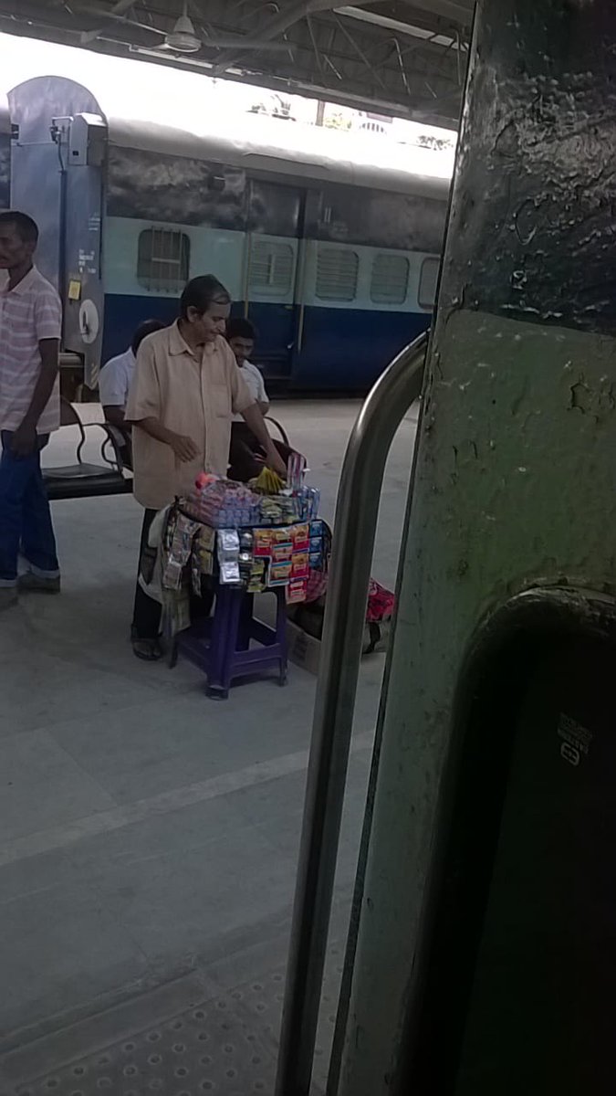 samghy2010's tweet photo. @RailMinIndia#open sale of gutka products in #Guwahati#railway#station#platform number 2 https://t.co/oDaxPkalx4