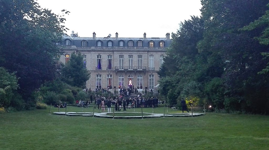 ItalyinFrance's tweet photo. La beauté en lumière: la tradition alimente l’ #innovation. #fetenationaleitalie 2018 à l’Ambassade d’Italie @AmorinoFrance @Barilla @FerreroFR @montepaschi @TweetCalzedonia #adief #castaldipartners @Videluca59 @LuigiVignali https://t.co/lvSwCVvkdI