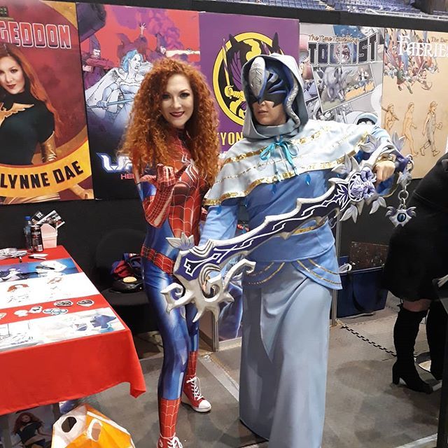 _Pinkstar14's tweet photo. Finally met the amazing @ashlynnedae she's so naturally beautiful and so lovely glad I finally got to chat to her and get a pic. #cosplay #spiderman #masterinvi #kingdomhearts #xbackcover #cosplayers #guest #armageddonexpo #keyblade https://t.co/aUkh0eqE48 https://t.co/87BSrI3kSO