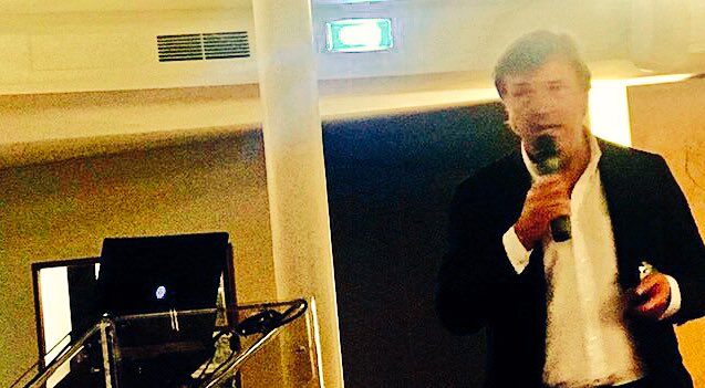 EuclideaSIM's tweet photo. #LucaValaguzza: “L’algoritmo ci aiuta nella prima fase di selezione, poi subentra la componente umana e sono i gestori in carne ed ossa che valutano la componente qualitativa e scelgono i migliori strumenti per il cliente, tra #fondi e #ETF.” #roboadvisor #fintech #MFDEW18 https://t.co/KgHSgZP8FE