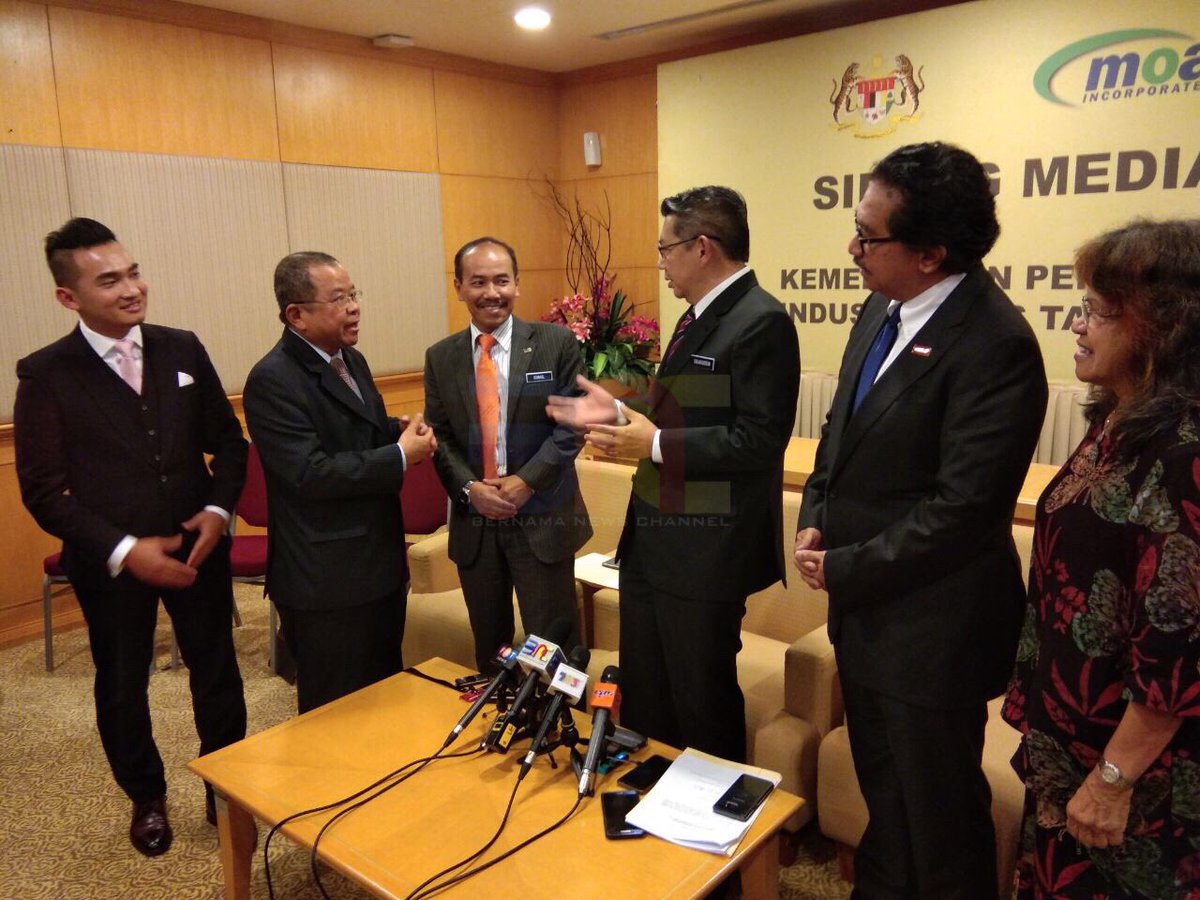 Bernama Tv A Twitter Menteri Pertanian Dan Industri Asas Tani Salahuddin Ayub Umum 4 Ahli Majlis Penasihat Pertanian Negara 1 Tan Sri Abdul Rahman Mamat Pengerusi 2 Tan Sri Francis Lau