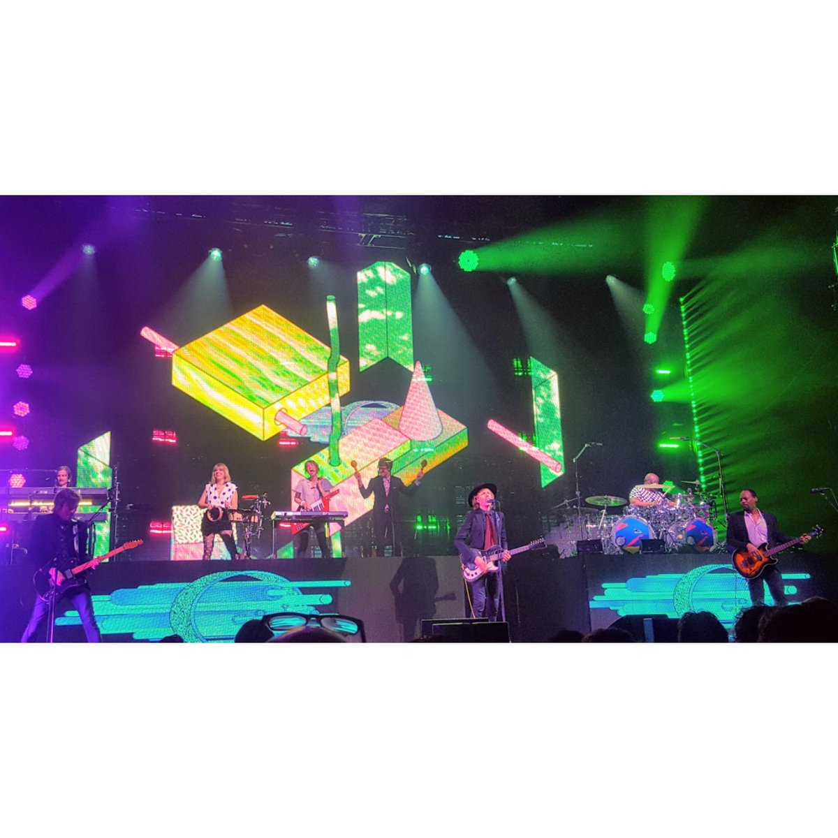 PossiblyDesign's tweet photo. #Beck you were awesome testerday @013 #party #dance #bluemonday #music &amp; #visuals https://t.co/udVFNqkvd8