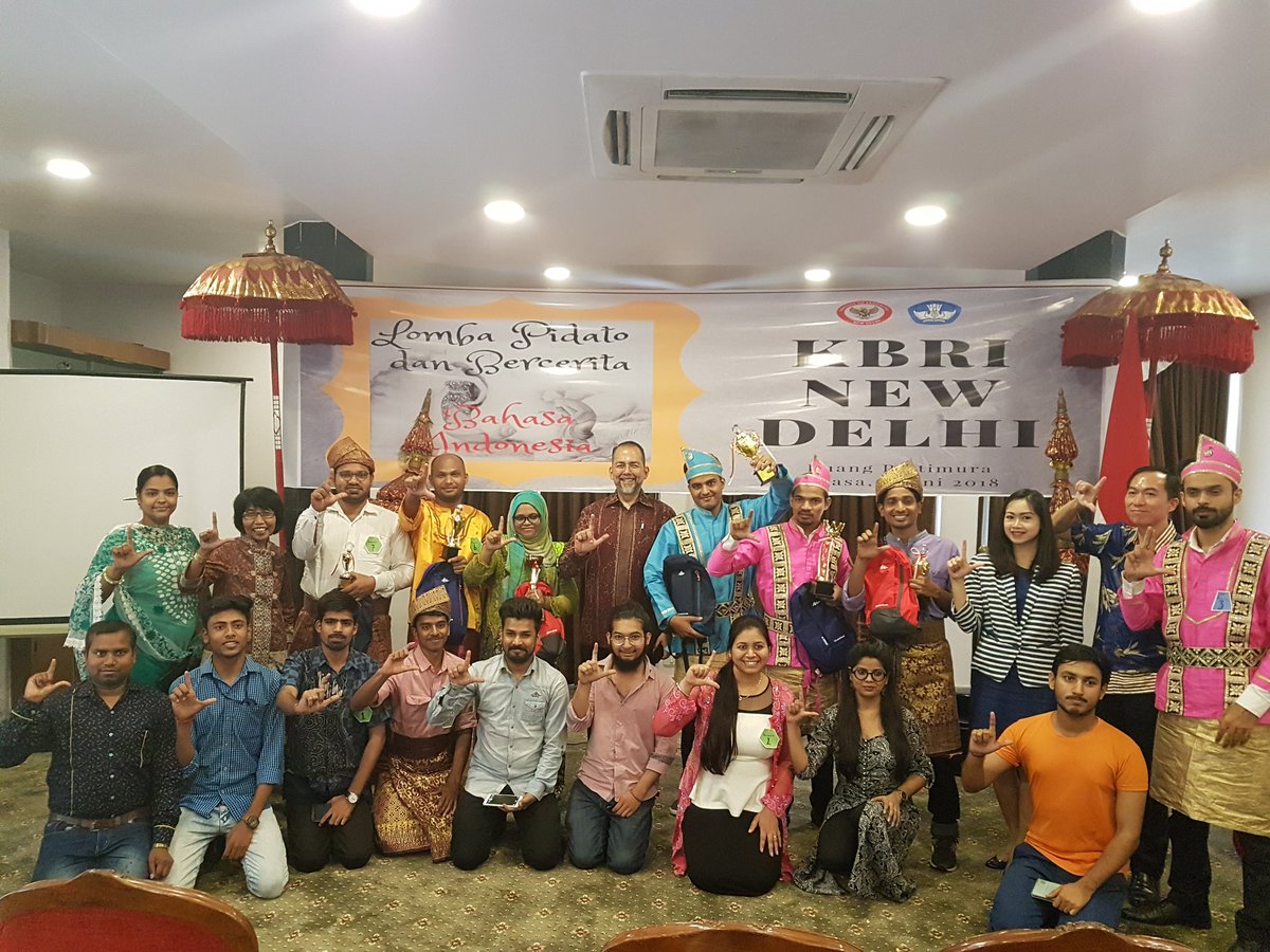 KBRI_NewDelhi's tweet photo. Closing remarks by H.E. Amb. @suryodipuro at Bahasa Indonesia Speech Competition organized by Embassy "Language is a bridge &amp; through its similarity we found ourselves as natural partner" congrats &amp; appraciate for your participation.
@MoFA_Indonesia @Kemdikbud_RI 
#language https://t.co/c4i01klmce