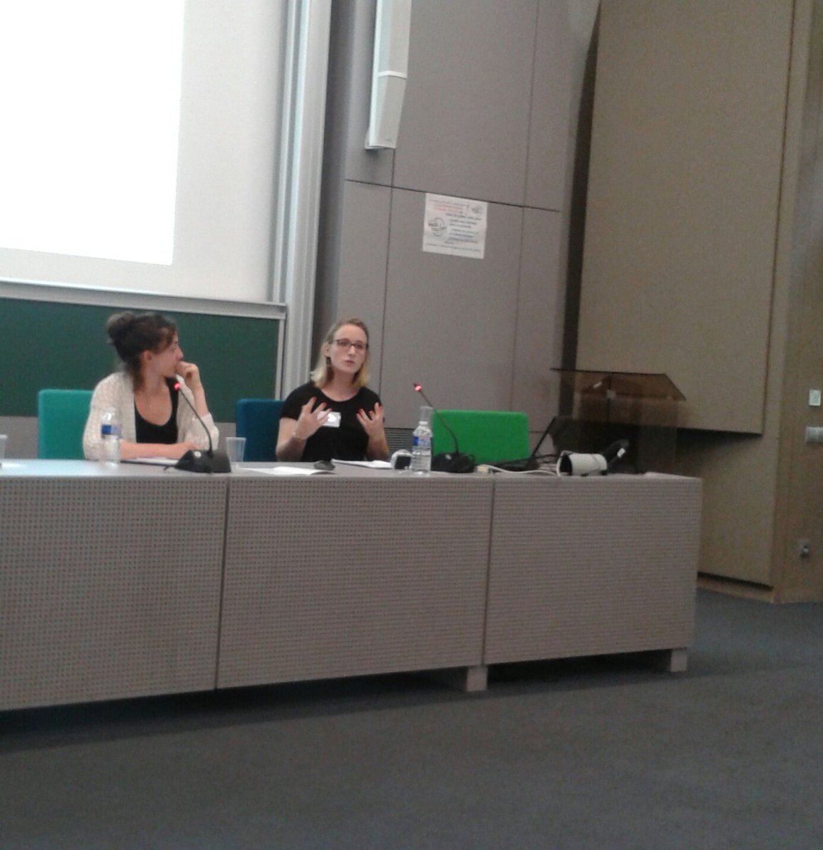 CJC_ED58_2018's tweet photo. Eva Roy nous présente un sujet intéressant sur "la transmission psychique et gémelité : le familial au service de la différenciation"
#enjeugroupal #inconscient #transmission https://t.co/WfwS8Z0oar
