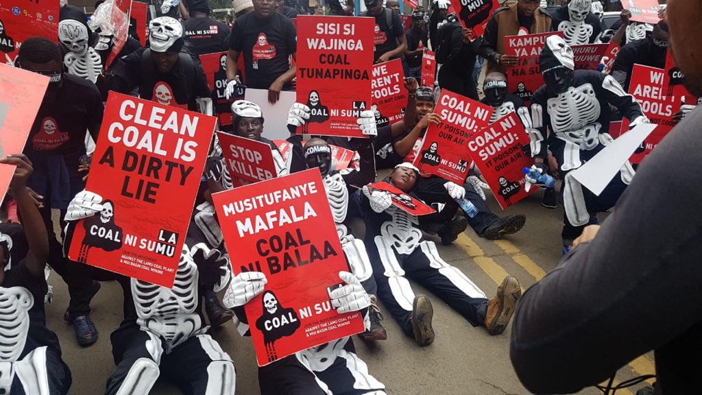 Marching against coal! In celebration of #WorldEnvironmentDay, Greenpeace Africa joins <a href="/deCOALonize/">deCOALonize Kenya</a> and civil society in Nairobi to make it clear that coal kills! #DeCOALonize
