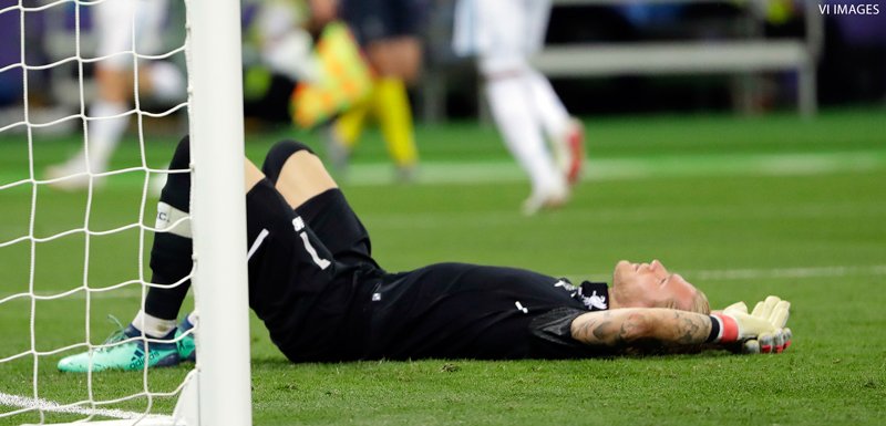 Our complete solidarity with <a href="/LFC/">Liverpool FC</a> goalkeeper <a href="/LorisKarius/">Loris Karius</a> 🤝

We are working on an educational video 📹 to help footballers recognize and report when a teammate/opponent suffers a concussion 

This will be shown in dressing rooms around the world next season by our member unions