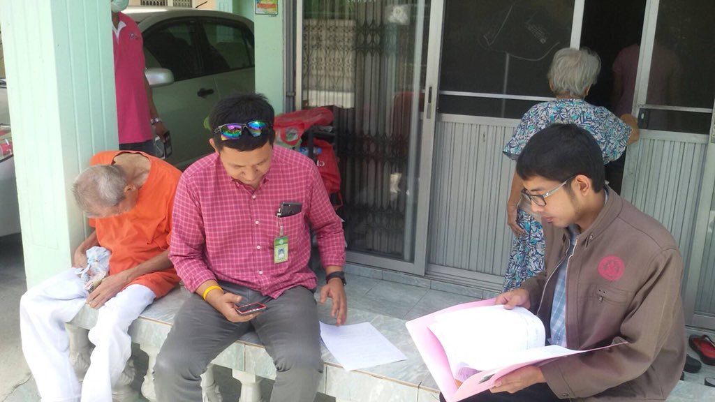 Boysetup's tweet image. จนท.ศูนย์คุ้มครองคนไร้ที่พึ่งจังหวัดสมุทรปราการ และ จนท.ศูนย์คุ้มครองคนไร้ที่พึ่งกทม. ได้นำคุณลุงธวัชชัย อติสิงห์ อายุ 78 ปี ส่งบ้านพัก ซ. ม.ทิพวัล 45 เลขที่ 80/437 หมู่ 5 ต.บางเมืองใหม่ อ.เมือง จ.สป. เรียบร้อยแล้วครับ
#คนพัดหลง 

Cr. สุทธิพงษ์ คุณนนท์/นวรัชกร
@fm91trafficpro