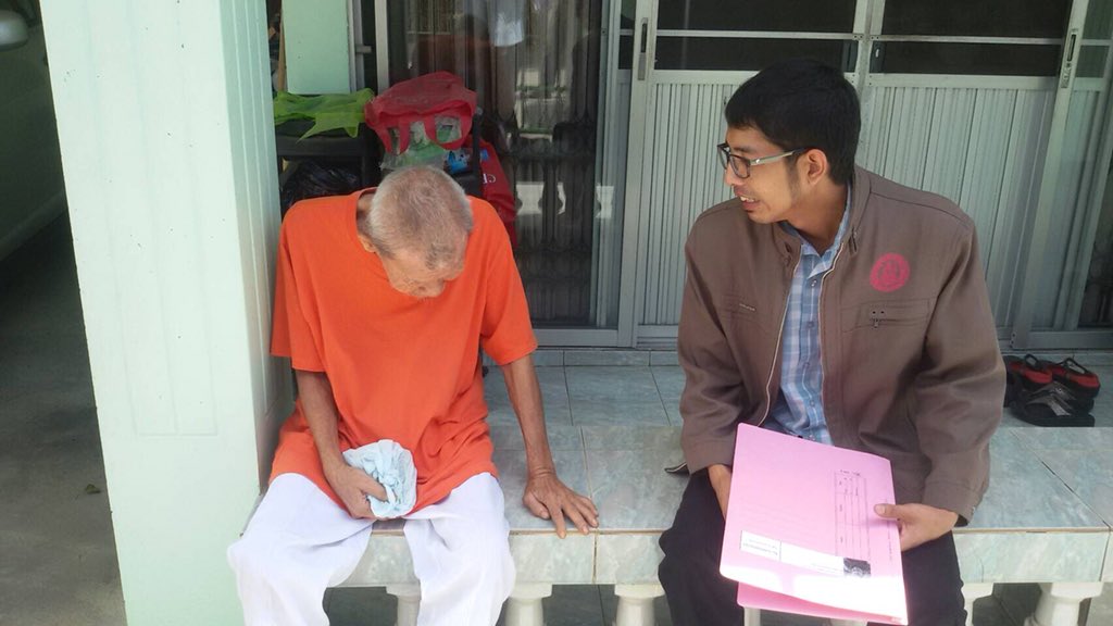 Boysetup's tweet image. จนท.ศูนย์คุ้มครองคนไร้ที่พึ่งจังหวัดสมุทรปราการ และ จนท.ศูนย์คุ้มครองคนไร้ที่พึ่งกทม. ได้นำคุณลุงธวัชชัย อติสิงห์ อายุ 78 ปี ส่งบ้านพัก ซ. ม.ทิพวัล 45 เลขที่ 80/437 หมู่ 5 ต.บางเมืองใหม่ อ.เมือง จ.สป. เรียบร้อยแล้วครับ
#คนพัดหลง 

Cr. สุทธิพงษ์ คุณนนท์/นวรัชกร
@fm91trafficpro