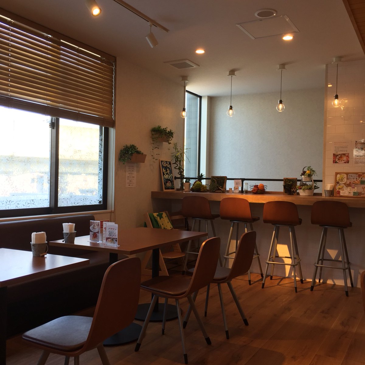 シン Auf Twitter 小松市白山町 パティスリーカフェクルール Couleur へパフェを食べに ˆ ˆ 青果店直営のケーキ屋で2階がカフェ 白桃パフェは2種類 食べ終わる最後の最後まで美味しい 月3回開催されるスイーツバイキングがメチャ気になるけど 9月 10月の