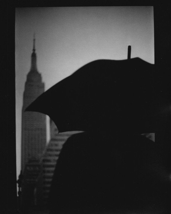 Untitled from "New York" (2017-2018)
#gelatinsilverprint #newyork #empirestatebuilding #umbrella