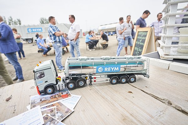 Geslaagde Demodag bij Reym Rotterdam! bit.ly/2Jl5X6k Onder veel belangstelling werden 'onder één dak' verschillende reinigingstechnieken gedemonstreerd. #industriëlereiniging #reinigingsstraat
