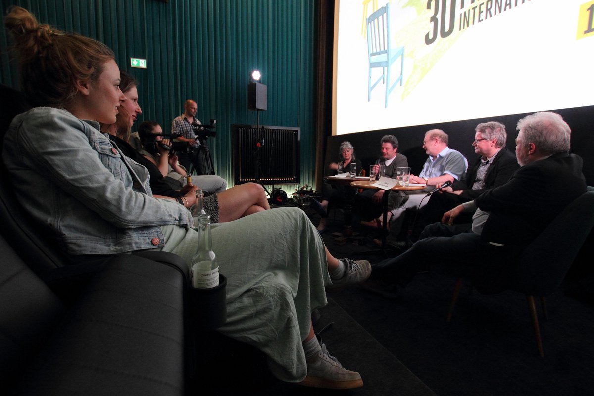 FilmfestDresden's tweet photo. 1968 in der DDR - eine gestohlene Revolte? Seht Euch unsere Diskussion zum Thema im Rahmen der Retrospektive des #FFDD18 nun auf Youtube an: https://t.co/VO5OMjqWS6 https://t.co/8kLVmWVXfe