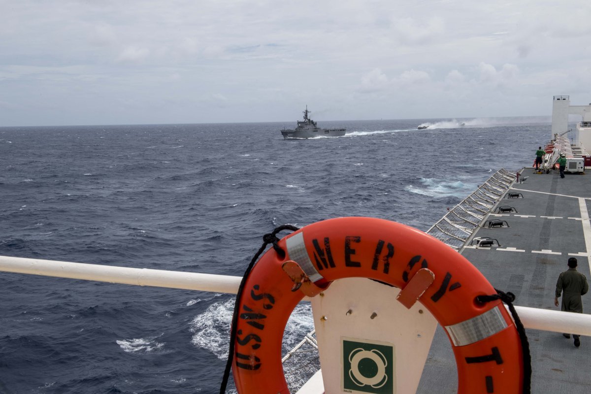 CaptPeterOlive's tweet photo. JDS Ohsumi put on quite a show for us in @MSCSealift USNS MERCY with their ship and LCACs. Great to see the technical excellence and professionalism on display from our Japanese partners on #PacificPartnership 2018. https://t.co/qcLgyHhksG