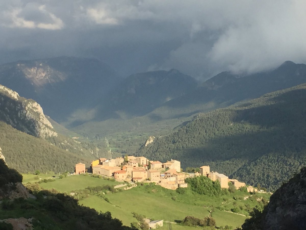 aleixmillet's tweet photo. Magnífic racó de món! la Vansa i Fórnols! https://t.co/jY3gmn3dF4