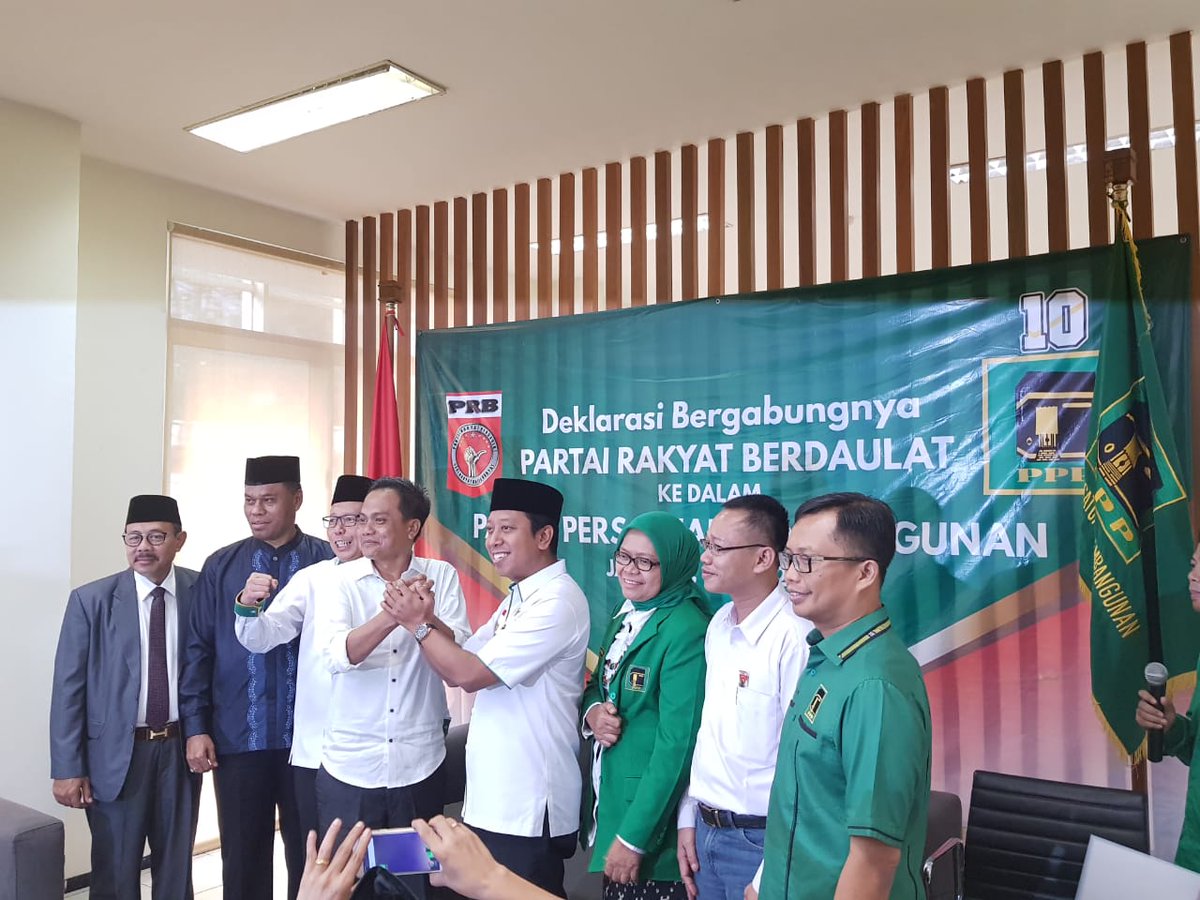 KhimBella's tweet photo. Selamat bergabung PRB kedalam PPP Semoga Berkah Aammiinn 🙏🙏#PRBgabungPPP
#PRBGabungPPP 
@MRomahurmuziy @DPP_PPP @asef_sumsel @AsAssyiffa1234 @dpc_okut https://t.co/TXPC4rJiyy
