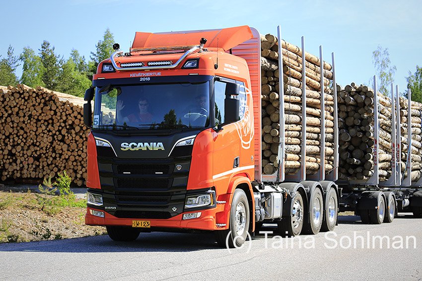 tainasohlman's tweet photo. #ScaniaKiertue keväästä kesään: katso kuvia Turusta 12.4. ja Lohjalta 25.5. @ScaniaSuomi #NextGenerationScania 
https://t.co/qOv9J2amo9 https://t.co/uqKpzAJ6Tn