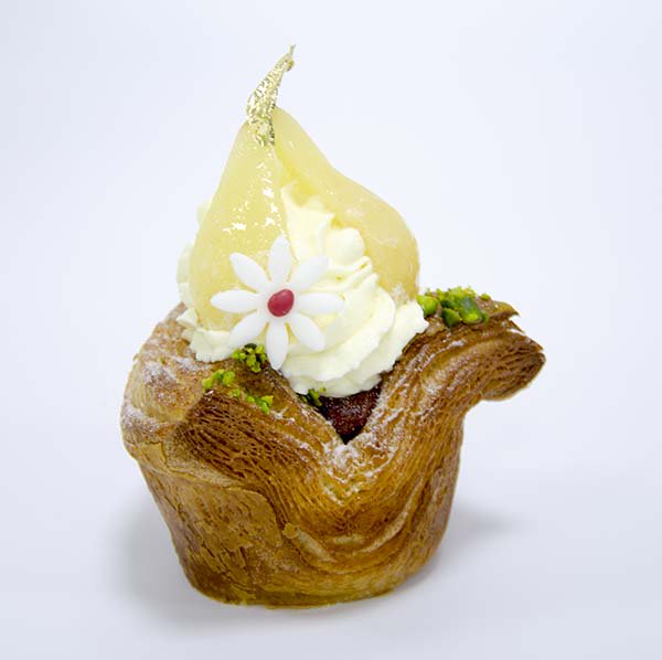 RCGastronomie's tweet photo. New #recipe created by #JohnnyCHEN, World Champion Bakery: a delicacy #tartlet with #raspberry, #pear, @Cointreau and St-Rémy @stremyng . https://t.co/OaGQcTwSoy https://t.co/Lg8cqPPufN