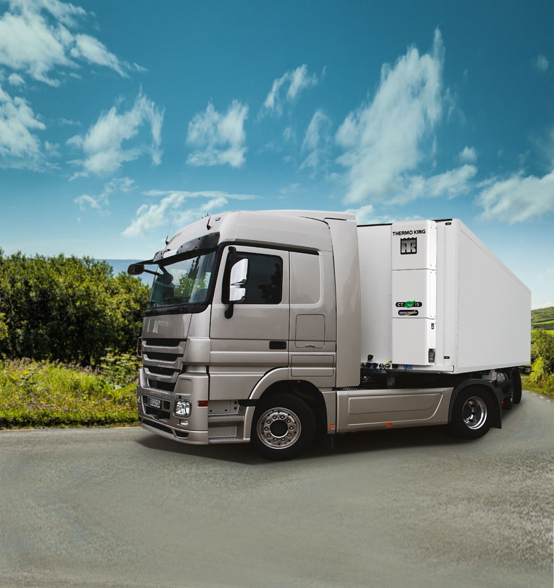 ThermoKingEur's tweet photo. Nice timing on World Environment Day: opt for zero emissions #CryoTech #refrigeration from Thermo King https://t.co/xpPDbft6Gf #worldenvironmentday #zeroemission https://t.co/3c0Qg5hkYy