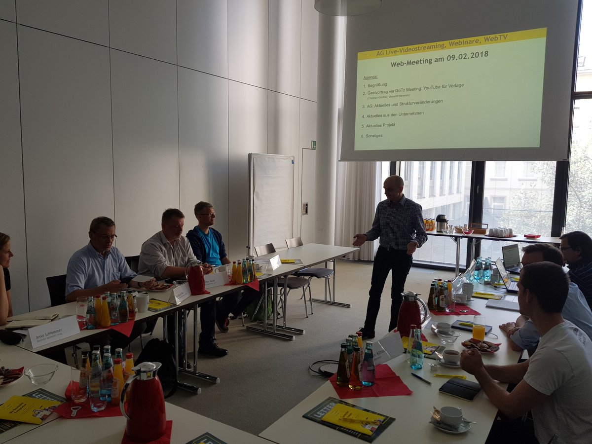 fachpresse_de's tweet photo. Youtube nutzen als Fachverlag? Diskussion und Live-Vortrag in der heutigen Sitzung unserer AG Live-Videostreaming, Webinare & Web-TV. @boev #igdigital #video https://t.co/tGVpeu4H68