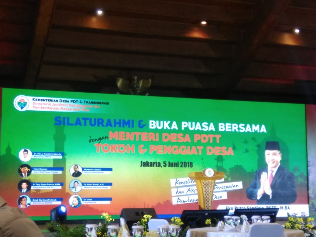 idir_f's tweet photo. #BukberMendesa dgn Tokoh &amp; Pegiat Desa.

Hadir:
Wakil Ketua MPR RI, Bp. A. Muhaimin Iskandar, Teten Masduki Kord Stafsus kepresidenan, Fery Jemy Francis Ketua komisi V DPR RI.

#TPPIKepri

@jokowi
@CakimiNOW
@ekosandjojo
@taufikmadjid71
@fachrilabalado https://t.co/tpG2dPrPeB